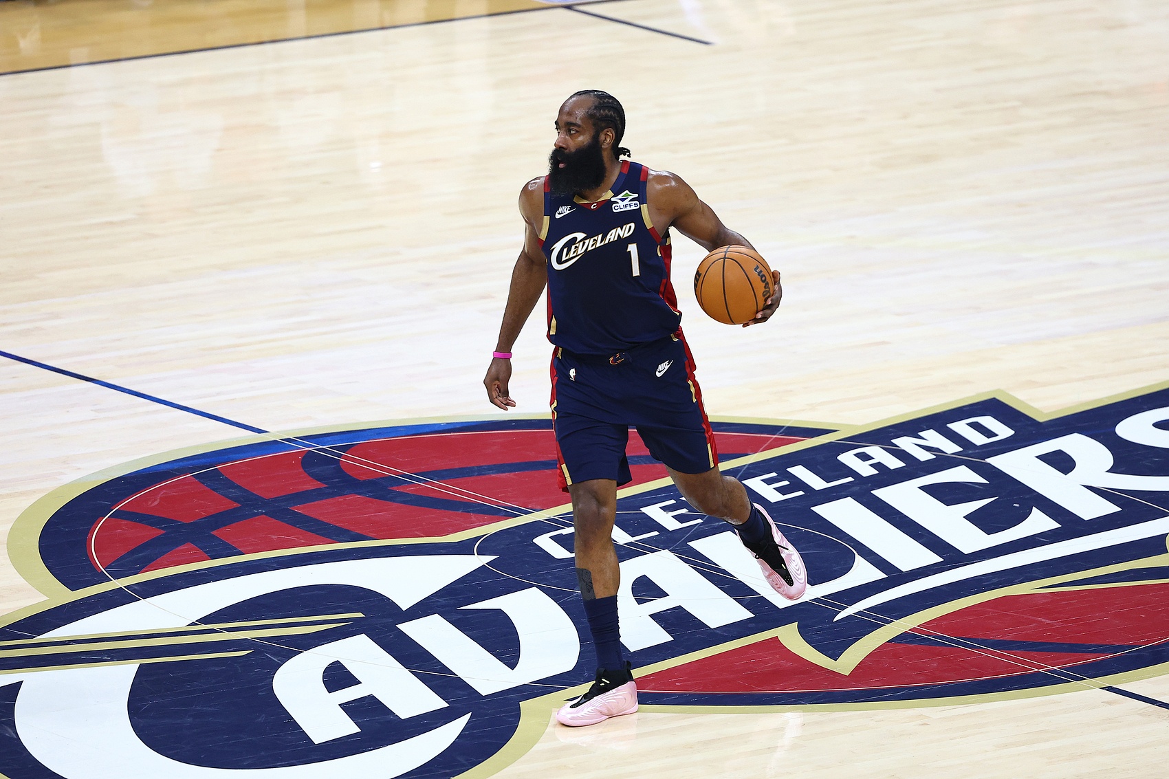 文胖：整个夏天哈登要做的就是坐等骑士电话 他还顺带招募沃特森