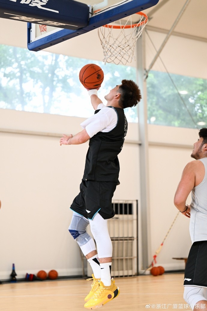 夏训进行时！广厦男篮训练日 孙铭徽、徐铭涛出镜