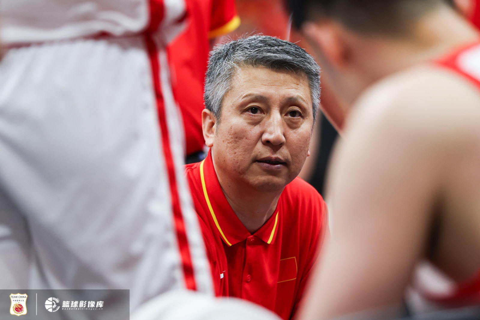 解说：中国男篮的主观能动性在开局激发得很好 二阵容尤为明显